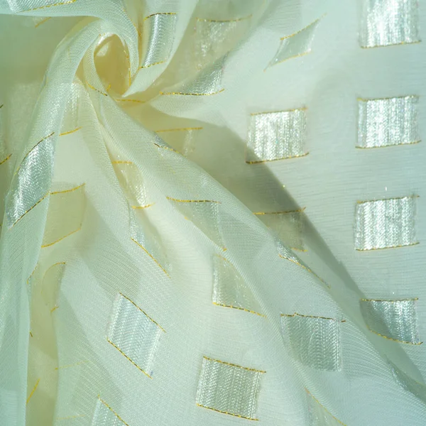 パターン ポストカード 金属正方形のプラチナインサートを持つシルク生地 金線でエッジ 象牙のパステルカラー — ストック写真