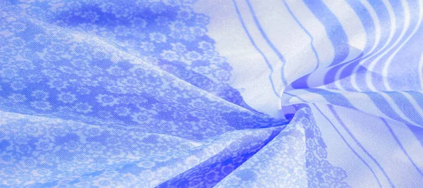 Textura Padrão Tecido Seda Azul Fundo Branco Silhueta Padrão Flores — Fotografia de Stock