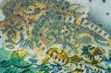 arkaplan dokusu; desen. Yapışkan dantel çizgili kumaş. Işıltılı çok renkli dantel; the-ve-ve-ve-metalik nakış. Tasarım için güzel geleneksel dantel