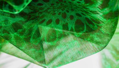 Arka plan dokusu, desen. Yeşilimsi zümrüt gölgesinden ipek. Bu lüks ipek şifon kumaş bir show-stoper olduğunu. Temiz, sıvı bir perde ve ultra yumuşak. Tasarımınız için mükemmeldir.