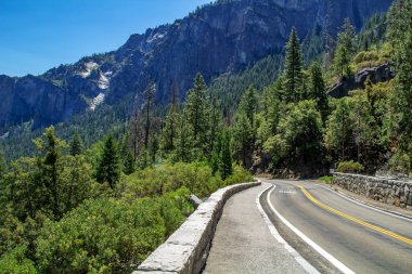 Yosemite Vadisi'nden görünümünü vadi içine. Yosemite Milli Parkı, Kaliforniya