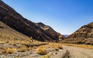 Peyzaj ve ölüm dodine kayalarda arasındaki yol