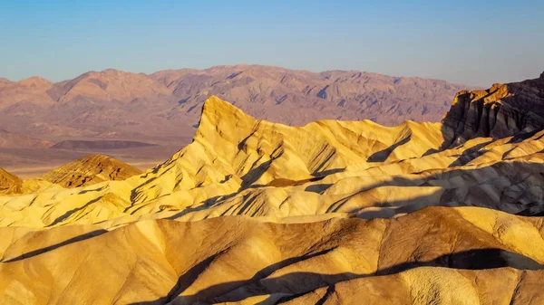 Zabriskie point je součástí amargosa range východně od death valley se nachází v národním parku death valley v Kalifornii — Stock fotografie