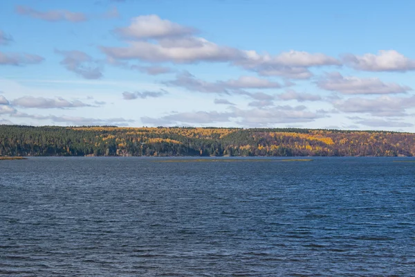 De horizon van de rivier — Stockfoto