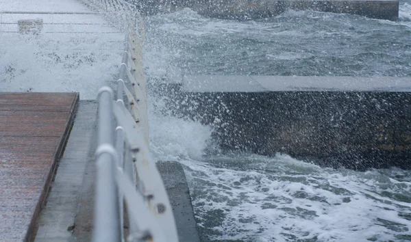 Sea Waves Crash Wooden Deck — Stock Photo, Image