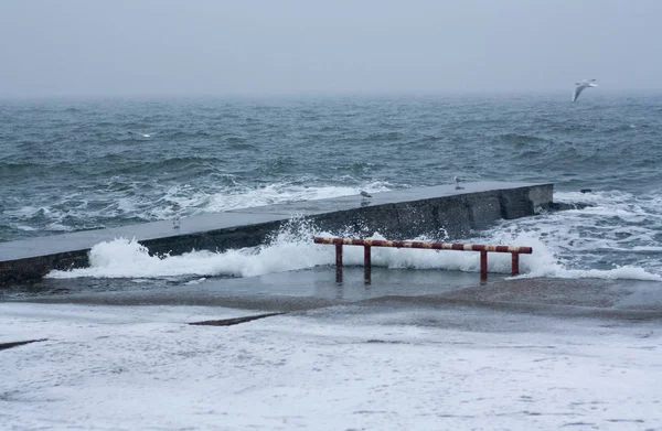 Sea Waves Crash Wooden Deck — Stock Photo, Image