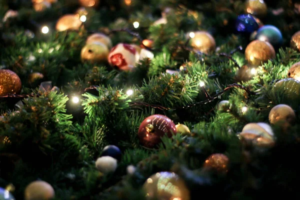 Weihnachtskranz Baum Weihnachtsdekoration Weihnachtsgeschenke Neujahr Weihnachtsmann Hintergrund Bokeh — Stockfoto