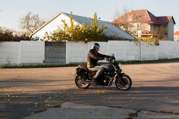 Man Old Custom Cafe Racer Motorcycle Forest Sunset — Stock Photo, Image