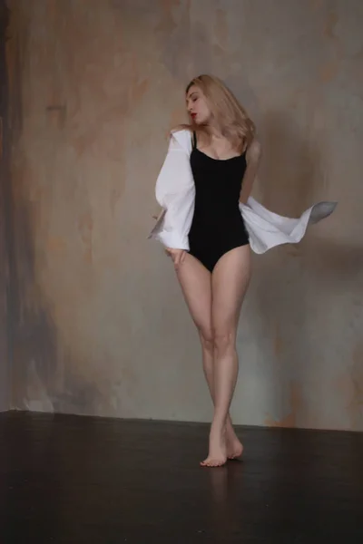 Schöne Schlanke Junge Balletttänzerin Modernen Jazz Stil Die Ein Schwarzes — Stockfoto