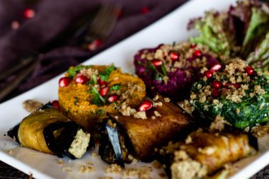 Pkhali. Gürcü geleneksel Phali pomegranet tohum hizmet