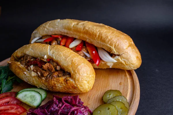 Sandwich Árabe Fajita Con Verduras Con Fondo Negro — Foto de Stock