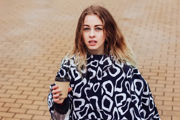 Stylish Woman Raincoat Walking Urban Area Holding Takeaway Coffee Hand — Stock Photo, Image