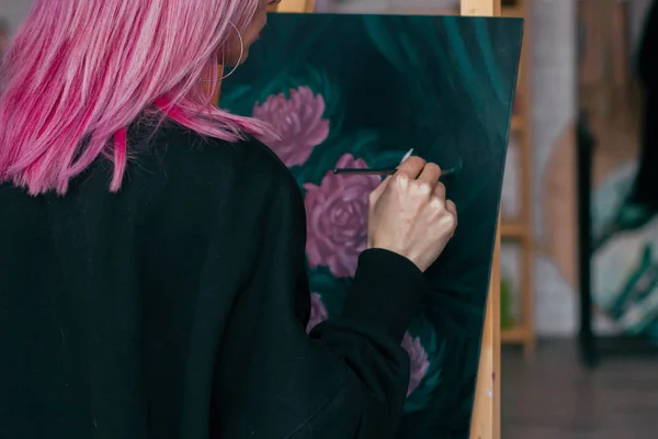 Gorgeous Female Artist Pink Hair Working Art Projects Palette Her — Stock Photo, Image
