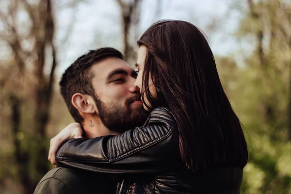 Tiro Dianteiro Par Romântico Afetuoso Jovem Amor Close Retrato Menina — Fotografia de Stock