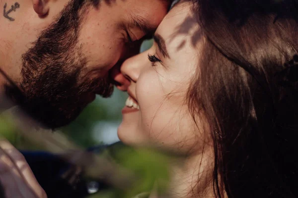 Hoofd Geschoten Van Jonge Aanhankelijk Romantisch Paar Verliefd Portret Van — Stockfoto