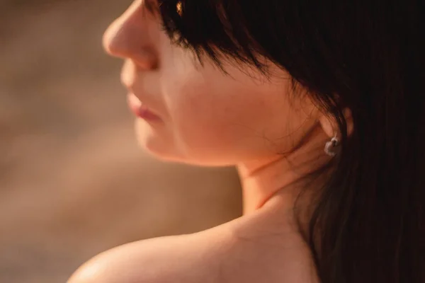 Větru Pláži Vyvinuly Krásné Mladé Brunete Ženské Vlasy Model Nosí — Stock fotografie