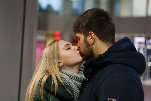 Historia Amor Invierno Pareja Centro Comercial — Foto de Stock