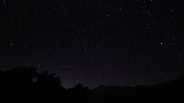 Sternenklare Nacht Unter Dem Verlassenen Haus — Stockvideo