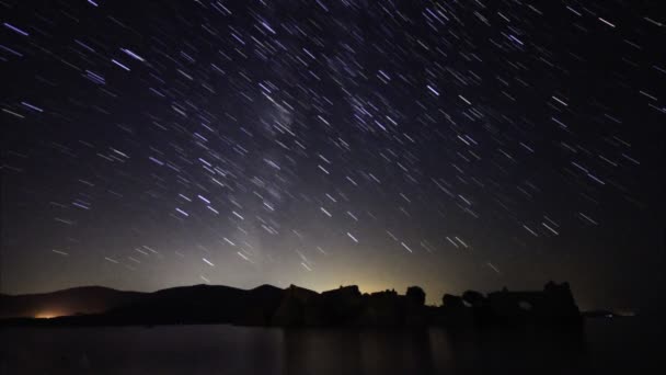 Notte Stellata Sotto Casa Abbandonata — Video Stock