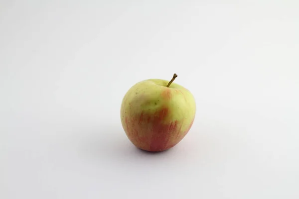 Nahaufnahme Eines Grünen Apfels Auf Weißem Hintergrund Blick Auf Einen — Stockfoto