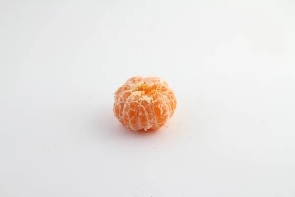 Close Bladeren Rijp Mandarijn Met Een Witte Achtergrond Mandarijn Oranje — Stockfoto