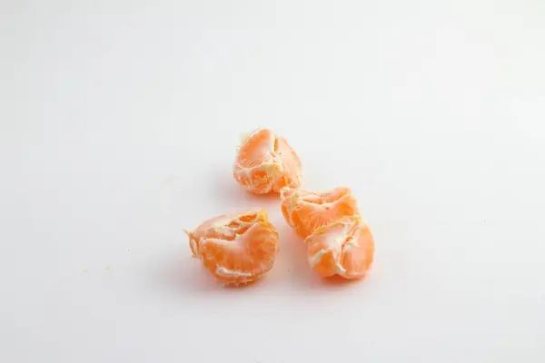 Close Bladeren Rijp Mandarijn Met Een Witte Achtergrond Mandarijn Oranje — Stockfoto