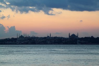 Müslüman şehir istanbul silueti ile Ramazan zamanı