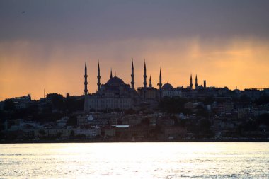 Müslüman şehir istanbul silueti ile Ramazan zamanı