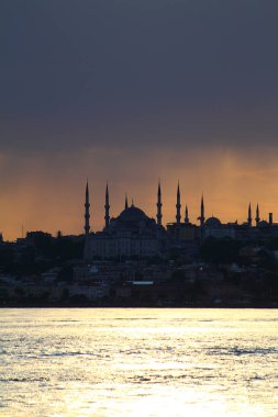 Müslüman şehir istanbul silueti ile Ramazan zamanı