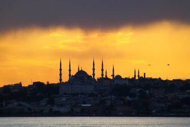 Müslüman şehir istanbul silueti ile Ramazan zamanı