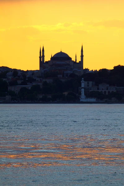 Время Рамадан Мусульманским Городом Istanbul Силуэт — стоковое фото