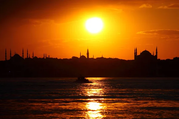 Ramadan Zeit Mit Der Muslimischen Silhouette Der Stadt Istanbul — Stockfoto