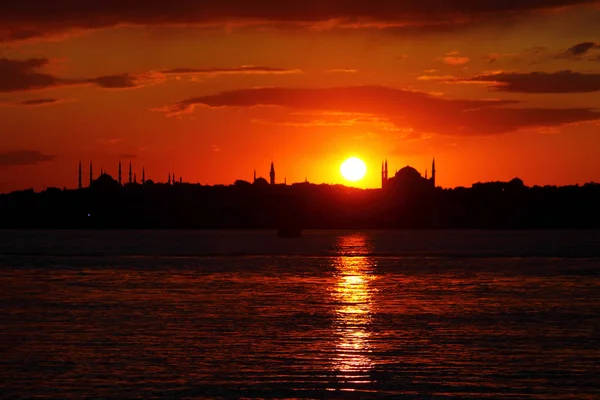 Ramadan Zeit Mit Der Muslimischen Silhouette Der Stadt Istanbul — Stockfoto