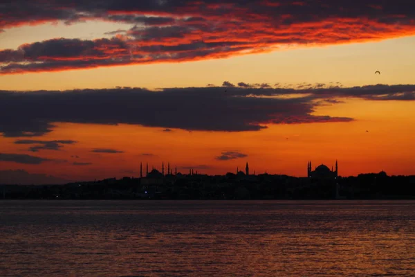 Ramadan Zeit Mit Der Muslimischen Silhouette Der Stadt Istanbul — Stockfoto