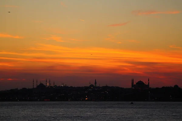 Müslüman Şehir Istanbul Silueti Ile Ramazan Zamanı — Stok fotoğraf