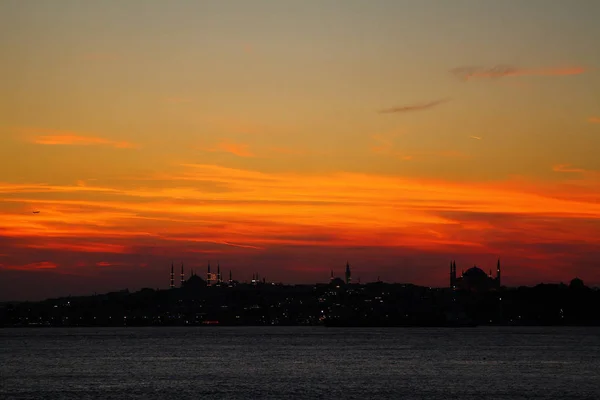 Ramadan Volta Con Silhouette Musulmana Della Città — Foto Stock