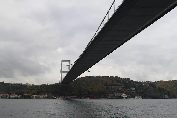 Onder Brug Van Bosporus Istanboel Turkije — Stockfoto