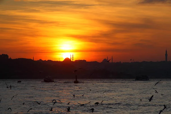 Müslüman Şehir Istanbul Silueti Ile Ramazan Zamanı — Stok fotoğraf