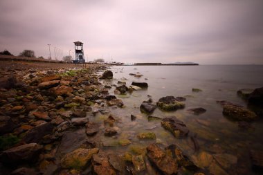 Denizi ve Karadeniz kıyılarında kayaların uzun pozlama.