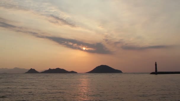 Turgutreisの海辺の町と壮大な夕日 — ストック動画