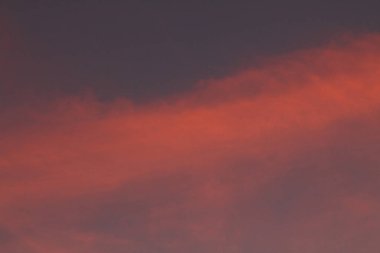 Büyük mavi gökyüzü ve bulutlar gökyüzü. Mavi gökyüzü arka plan küçük bulutlar ile