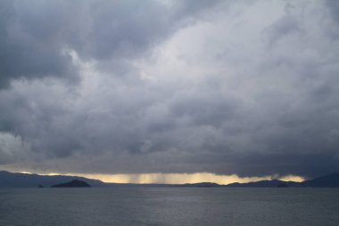 Bodrum sahil kasabası ve muhteşem gün batımı. Muğla, Sonbahar Saati ile Türkiye
