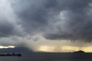 Bodrum sahil kasabası ve muhteşem gün batımı. Muğla, Sonbahar Saati ile Türkiye
