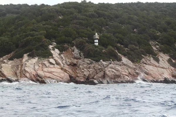 Dia Nublado Tempestuoso Céu Dramático Ondas Enormes Farol — Fotografia de Stock