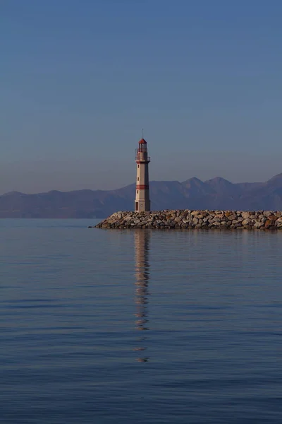 Paisaje Marino Atardecer Faro Costa Ciudad Costera Turgutreis Espectaculares Puestas —  Fotos de Stock