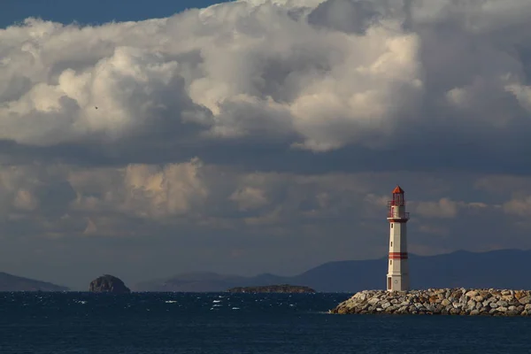 Paisaje Marino Atardecer Faro Costa Ciudad Costera Turgutreis Espectaculares Puestas —  Fotos de Stock