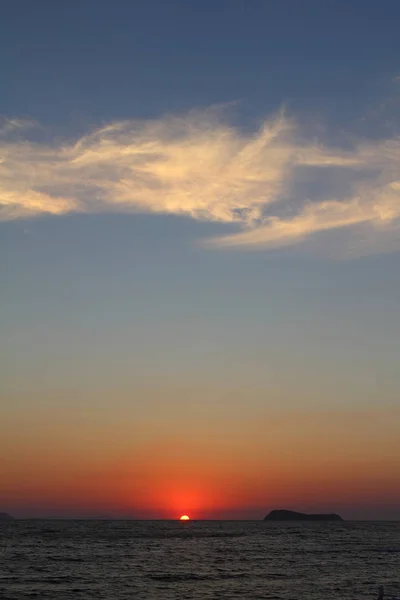 Przylądek Zachodzie Słońca Latarnia Morska Wybrzeżu Nadmorskie Miasto Turgutreis Spektakularne — Zdjęcie stockowe