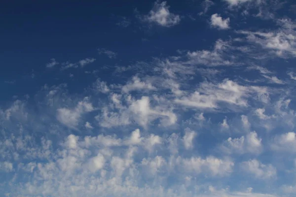 Vaste Ciel Bleu Ciel Nuageux Fond Bleu Ciel Avec Minuscules — Photo