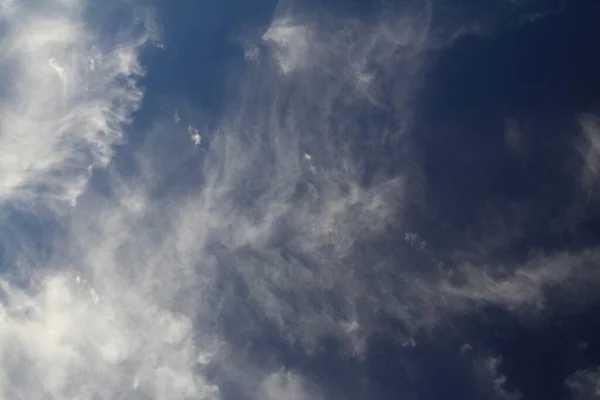 Obrovská Modrá Obloha Mraky Nebe Modrá Obloha Pozadí Drobnými Mraky — Stock fotografie
