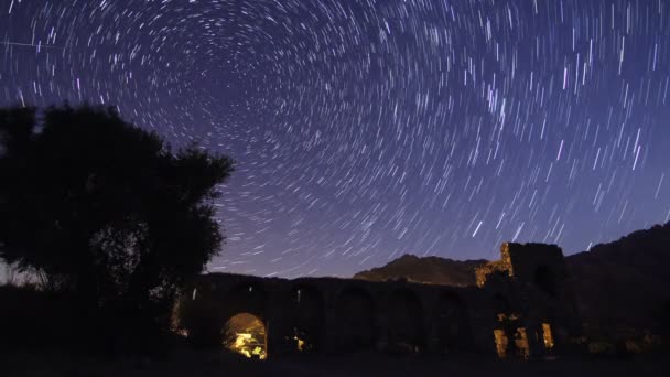 Velho Castelo Noite Uma Vista Das Estrelas Láctea Com Topo — Vídeo de Stock